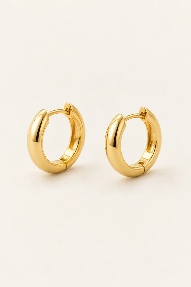 Aros dorados pequeños · Mujer